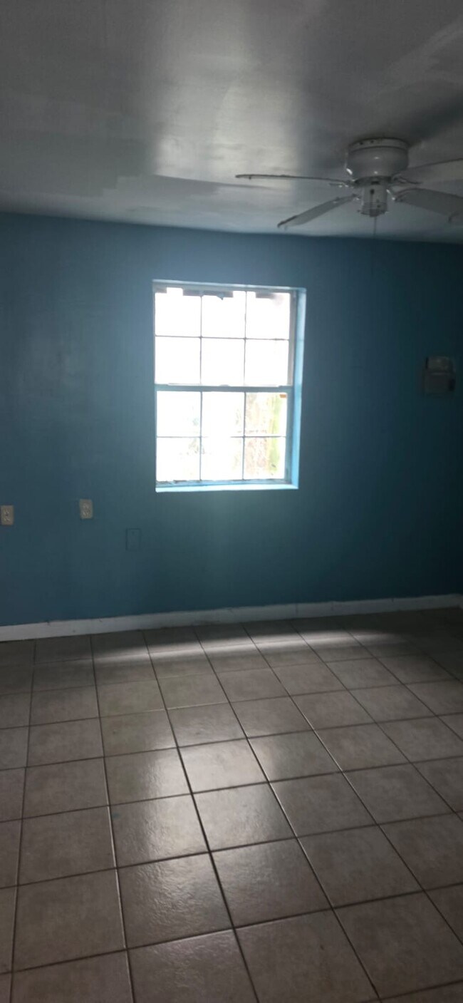 Foto del edificio - 4122 S Johnson St