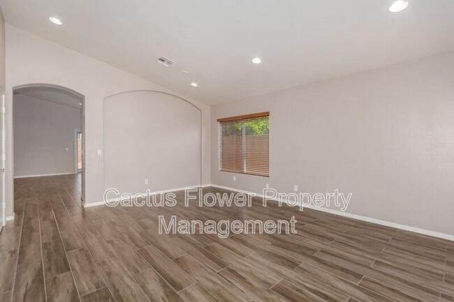 Foto del edificio - 308 W Liberty Ln