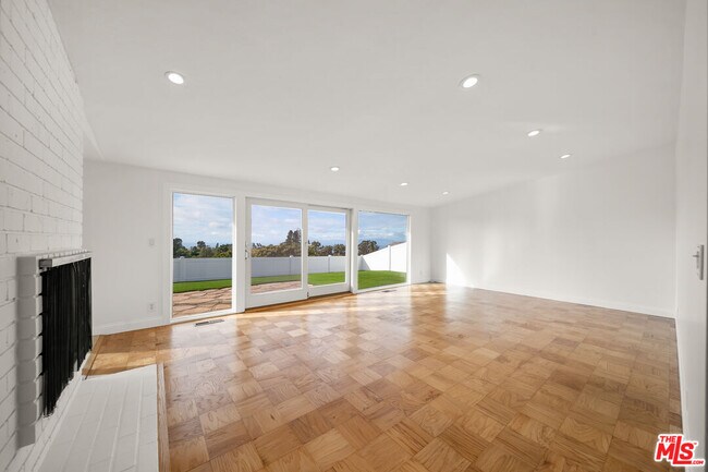 Foto del edificio - 27041 Whitestone Rd