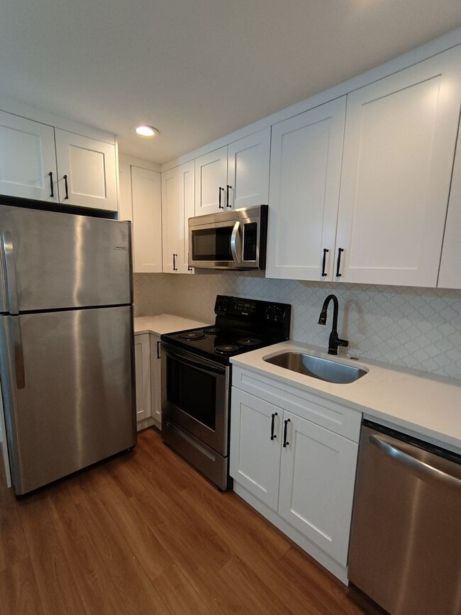 Building Photo - Cozy 2 Bedroom Bremerton Unit Within Walki...