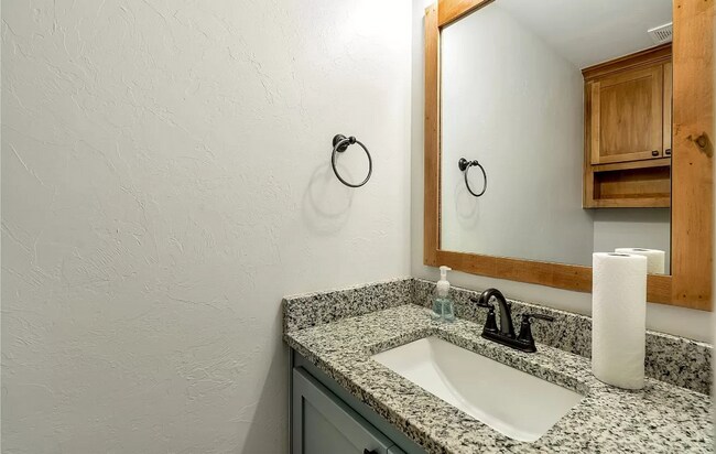 Foto del edificio - Stunning 3BD/2.5BTH Home in Mustang