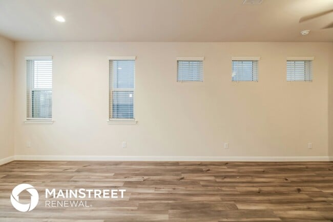 Foto del edificio - 9813 Falling Fern Ln