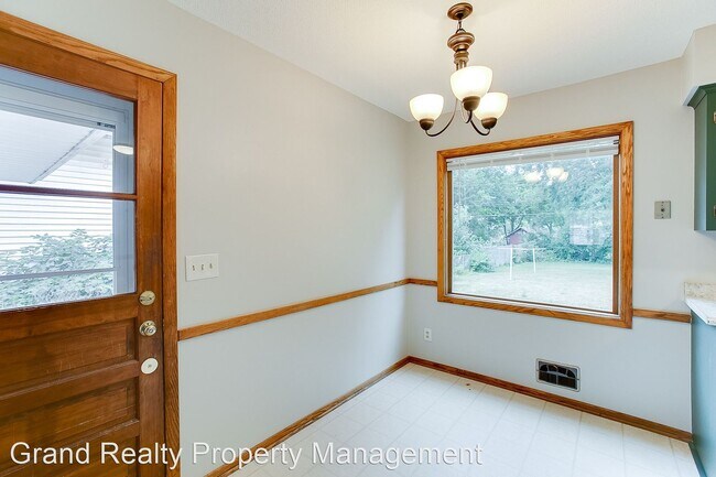 Building Photo - 3 br, 1 bath House - 1661 Leone Ave