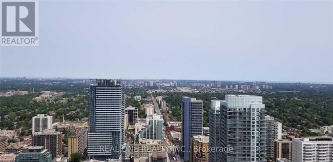 Photo du bâtiment - 4109-4108 EGLINTON Ave