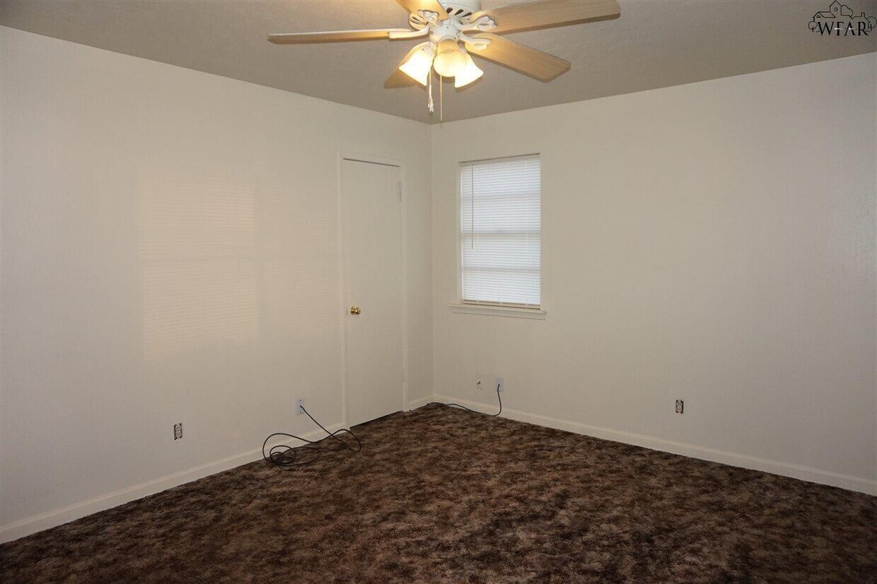 Building Photo - 4629 Sierra Madre Dr