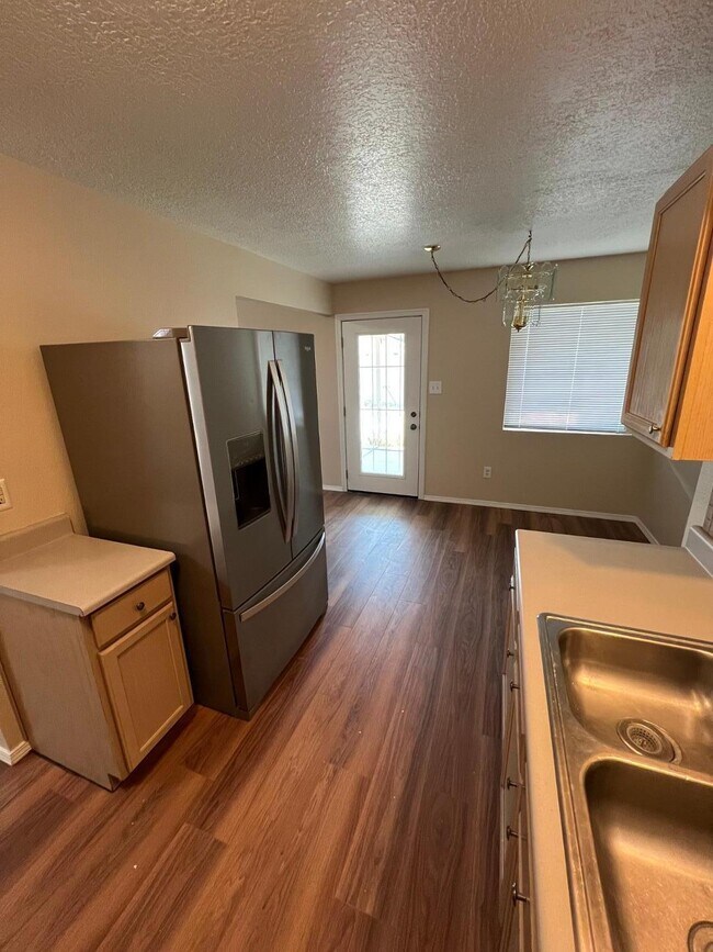 Foto del edificio - 8904 Silverado Ave SW
