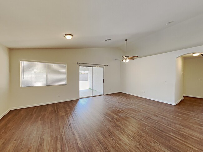 Foto del edificio - 16179 W Sherman St