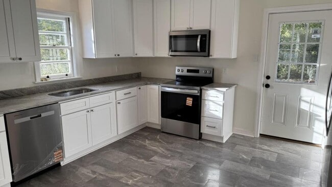 Building Photo - 106 48th St