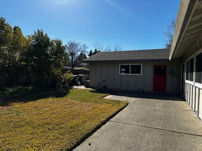 Building Photo - 4 br, 2 bath House - 510 Del Oro Avenue