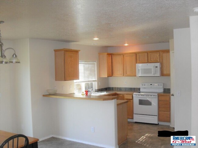 Foto del edificio - 4587 W Hearst Dr