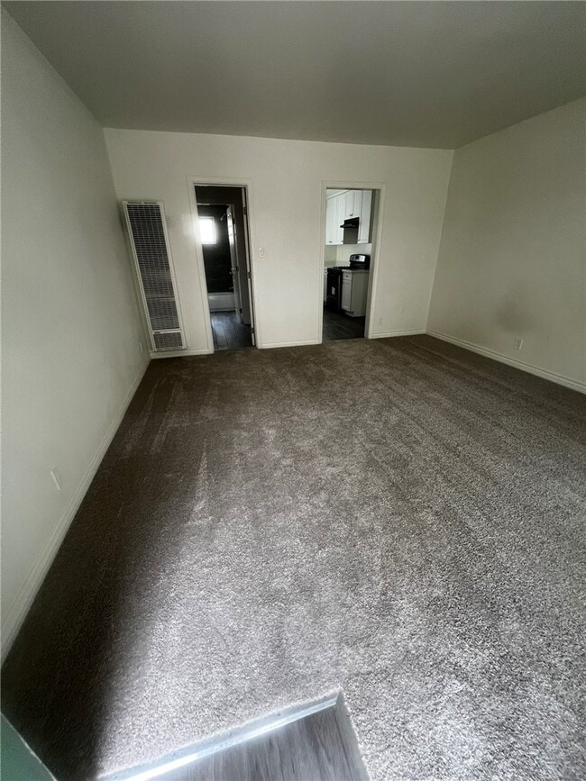 Building Photo - 5434 Sierra Vista Ave