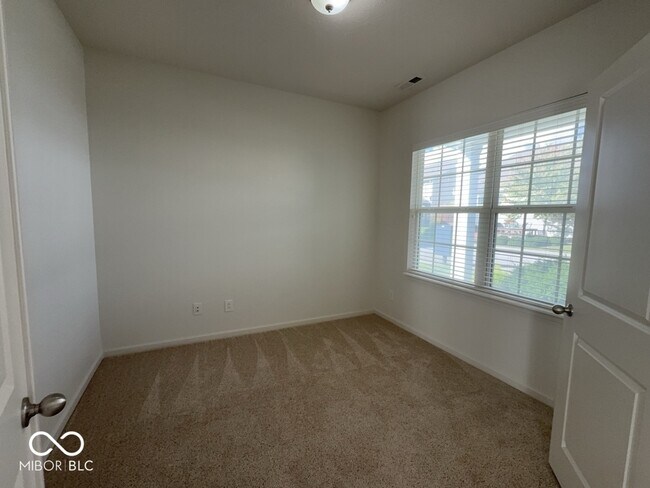 Foto del edificio - 5860 Crowley Pkwy