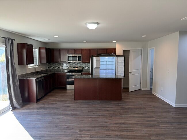 Foto del edificio - 212 Windfall Rd