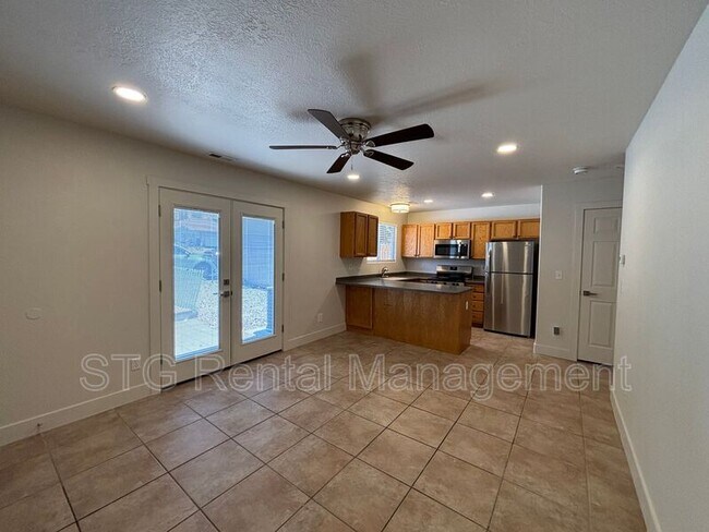Building Photo - 696 N 600 W