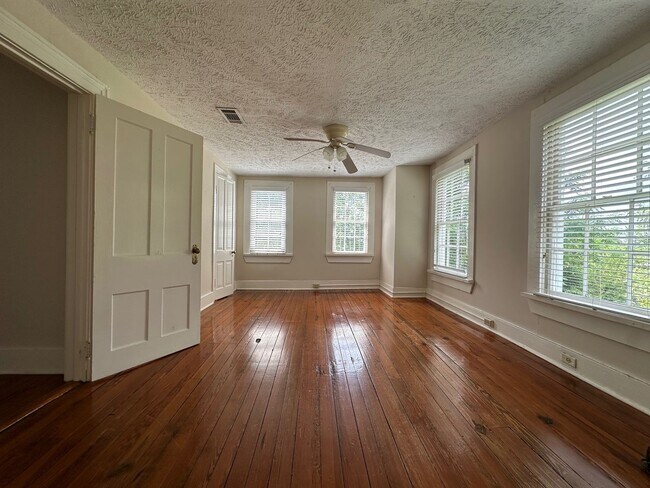 Foto del edificio - 844 Hickman Rd