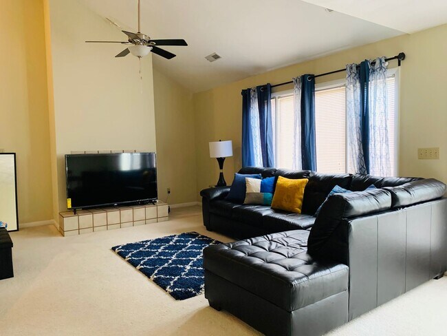 Foto del edificio - 219 Woods Edge Ct