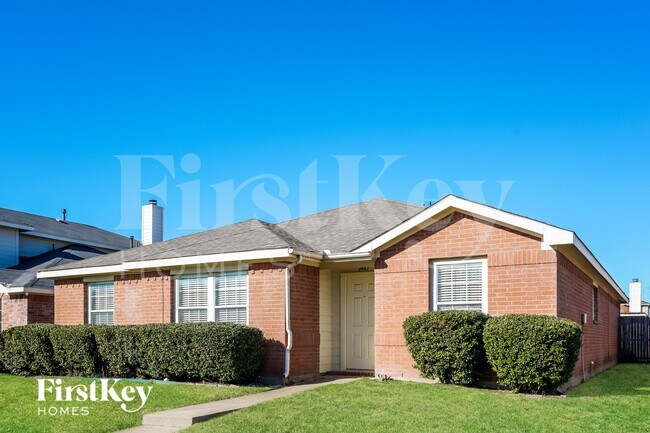 Building Photo - 2447 Mallory Ln