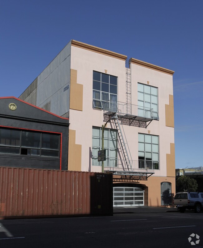 Building Photo - 385 10th St