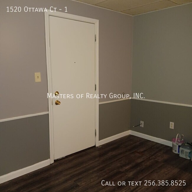 Building Photo - 1520 Ottawa Ct