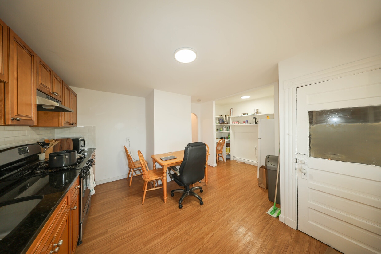 Primary Photo - 17 Princeton St