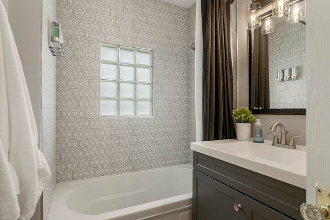 Foto del edificio - Enchanting Home @TU & Cherry Street