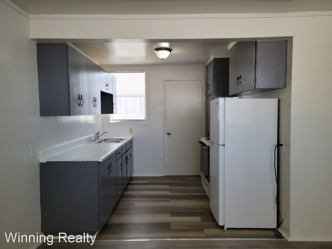 Building Photo - 2 br, 1 bath House - 180 North Jones Street 2