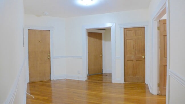 Building Photo - 382 Riverway