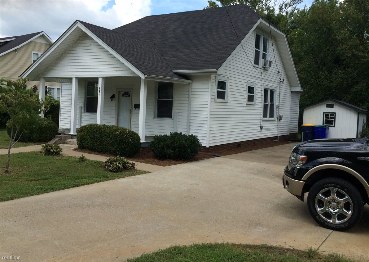 Foto principal - 3 br, 1 bath House - 440 W 9th St