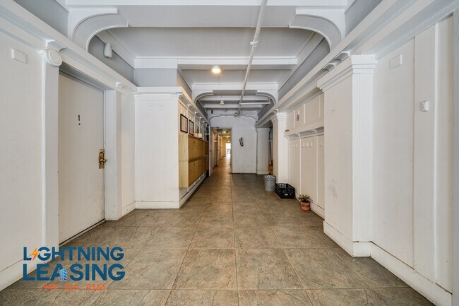 Building Photo - 1420 Flower St