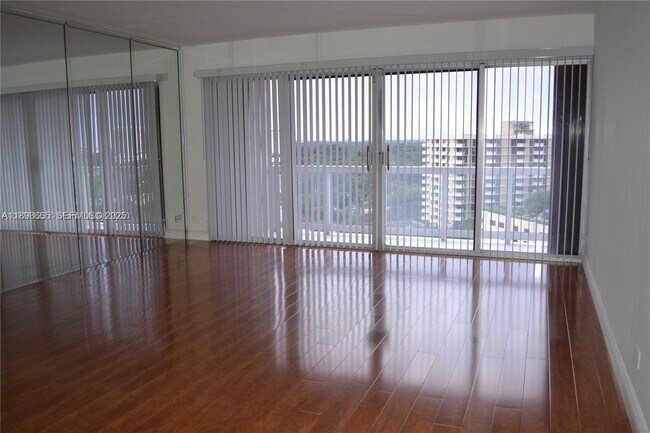 Foto del edificio - 2451 Brickell Ave