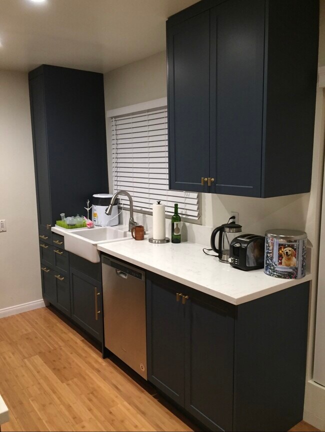 Foto del edificio - 563 E Hazel St