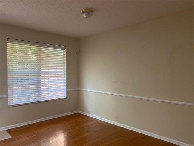 Building Photo - 2858 Parkway Close