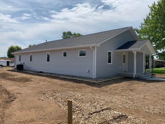 Building Photo - 3985 N 150 W