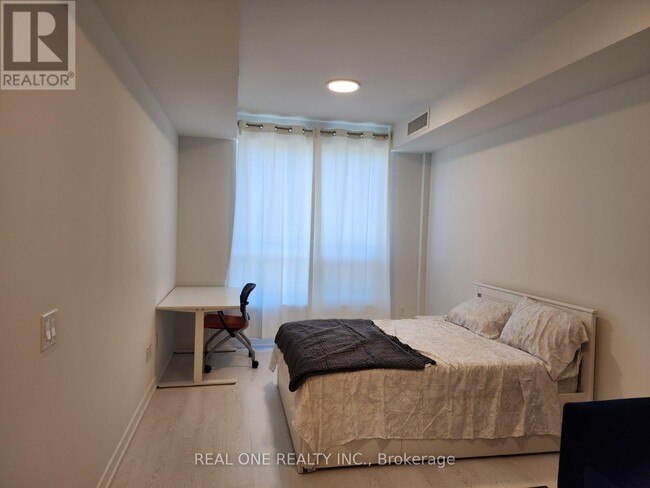 Building Photo - 415 Main St W