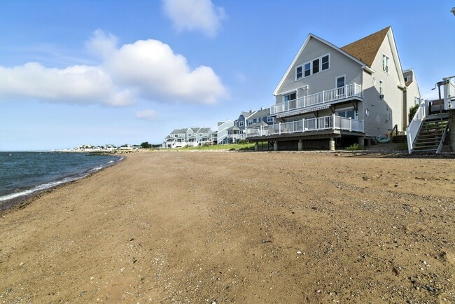 Building Photo - 62 Cosey Beach Ave