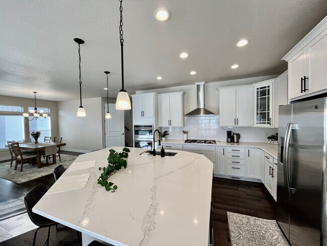 Building Photo - The Farm!! Like New with Custom Features T...