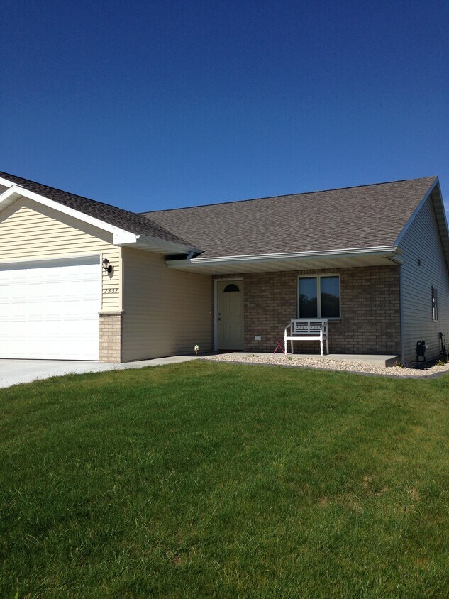 Foto principal - 2352 Jacobsen Rd