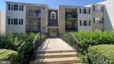 Building Photo - 18302 Streamside Dr
