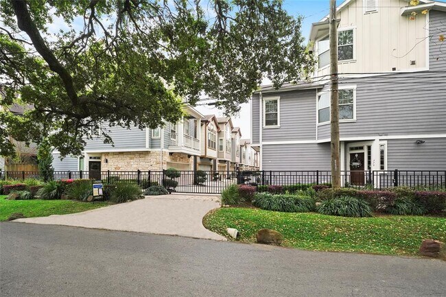 Foto del edificio - 773 Waverly St