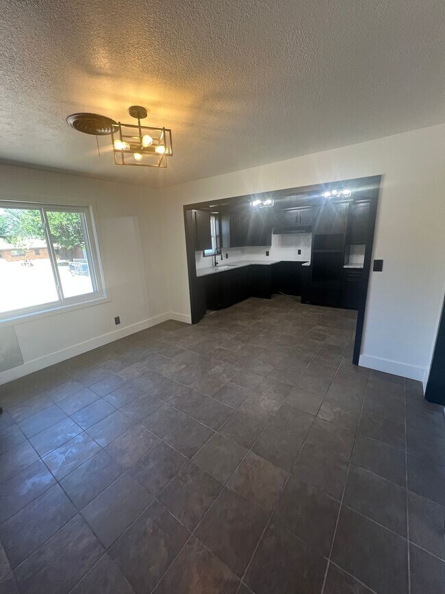Foto del edificio - 4 Bed 3 bath remodeled home