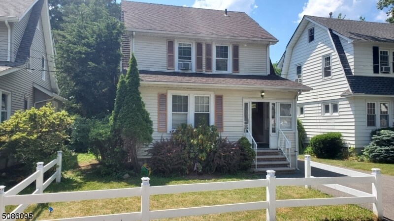 Primary Photo - 208 Depew St