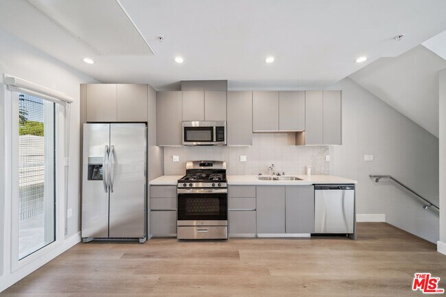 Foto del edificio - 1223 Hayworth Ave