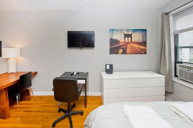 Foto del edificio - 1574 2nd Ave