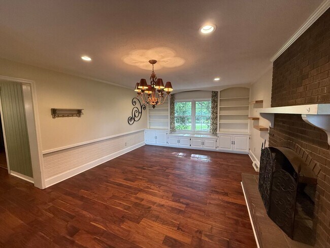 Building Photo - For Rent Clemmons!!