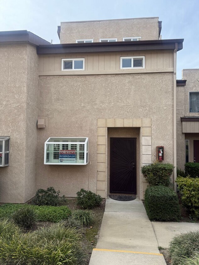 Foto principal - One Bed Furnished Condo for Rent in Ontario