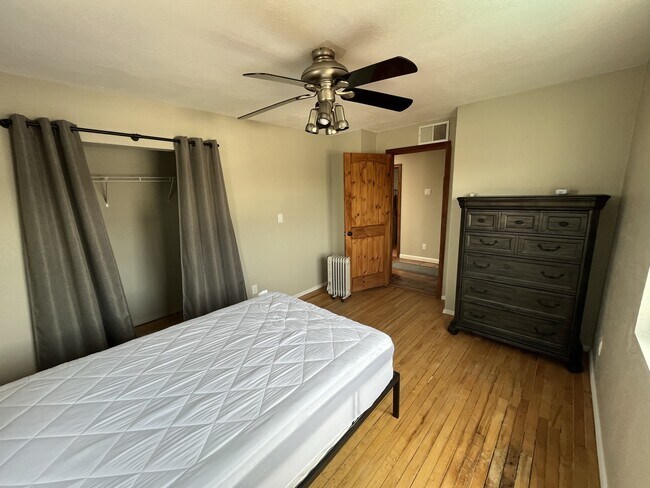 bedroom A - 3110 Monte Vista Blvd NE
