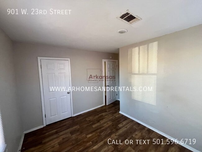 Foto del edificio - 901 W 23rd St