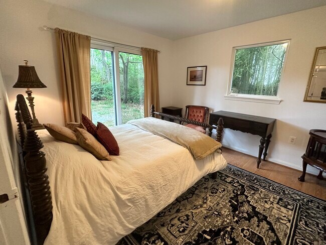 Foto del edificio - 9308 Cedar Ln