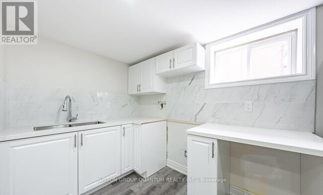 Building Photo - 313 Ashbury Rd