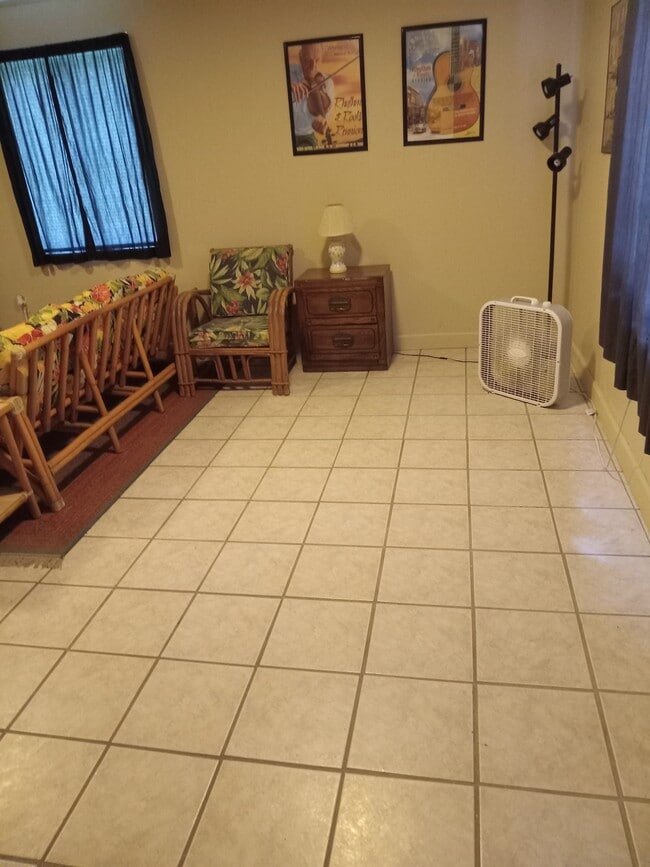 Main Room - 911 Windsor Ave